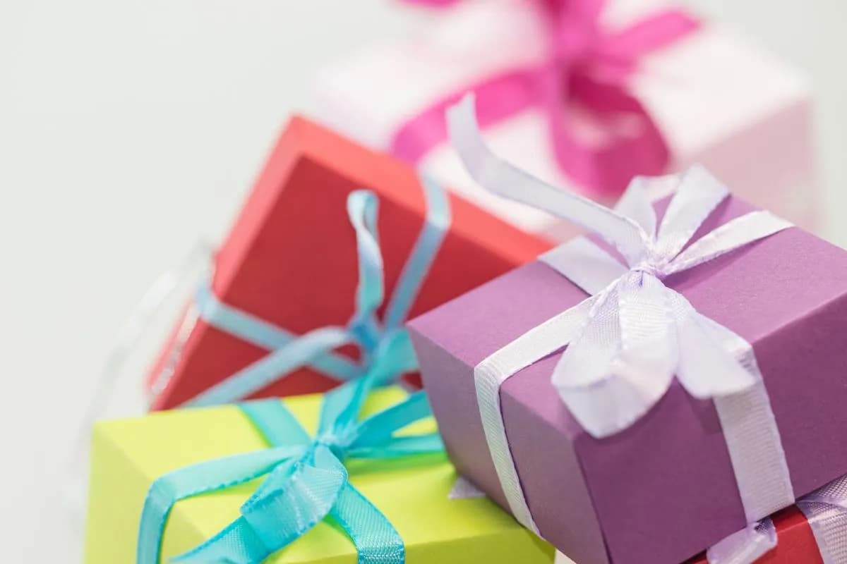 Free Gift Wrapping Over £40 - demo