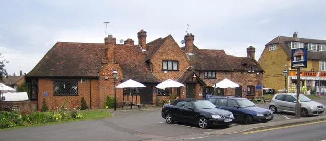 Chiswell Green: Roses, Roman Roads, and a 15th-Century Pub