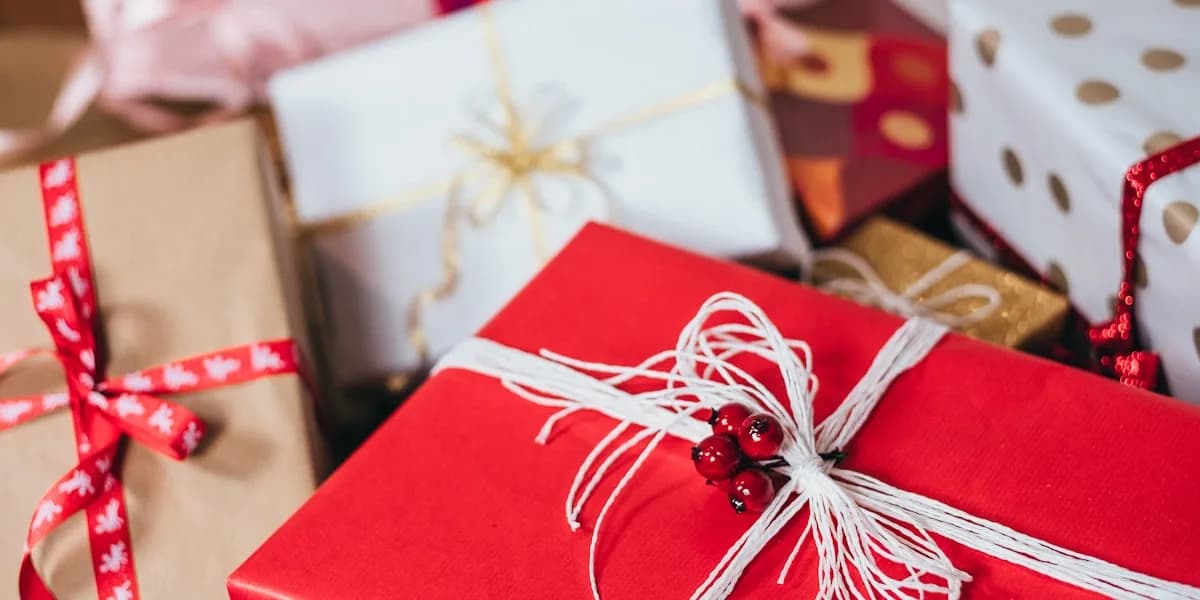 Free Gift Wrapping on Orders Over £40 - showcase