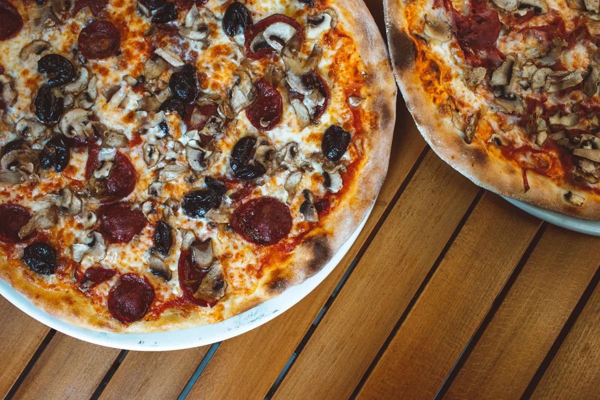 Two Pizzas & a Carafe, £30 Mondays - demo
