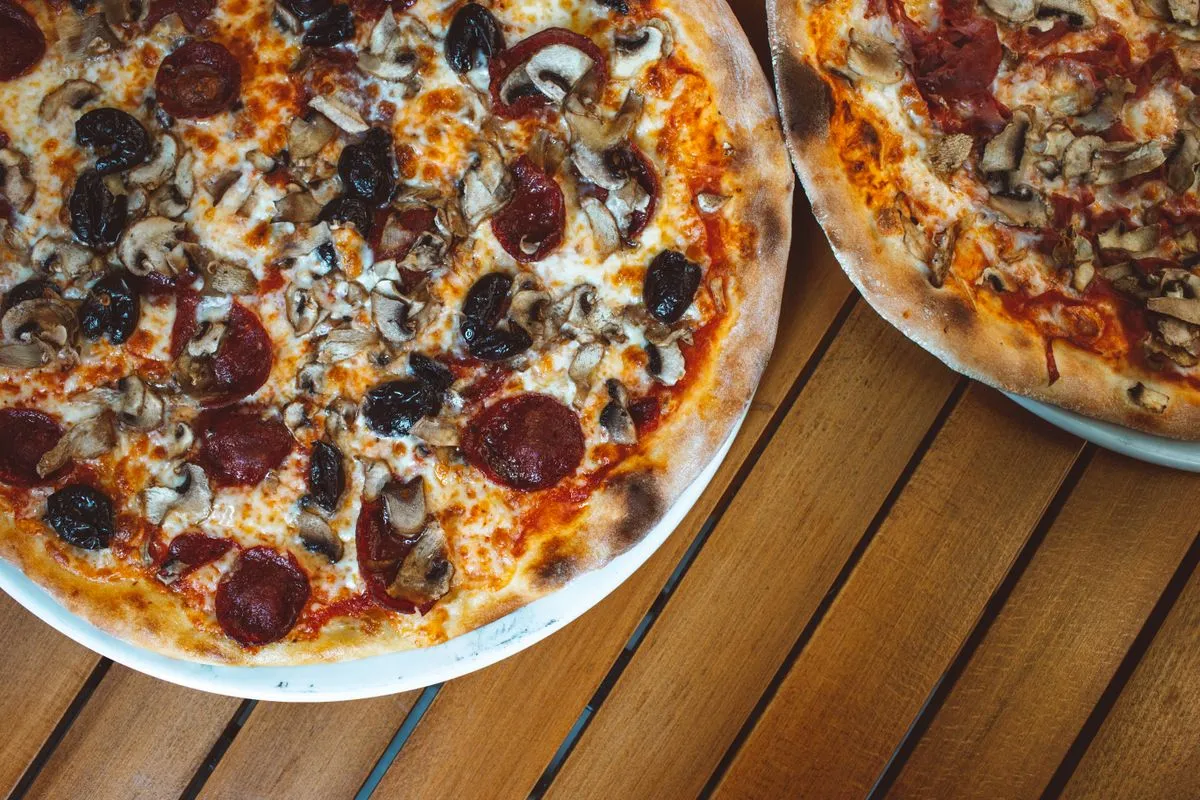 Two Pizzas & a Carafe, £30 Mondays - demo