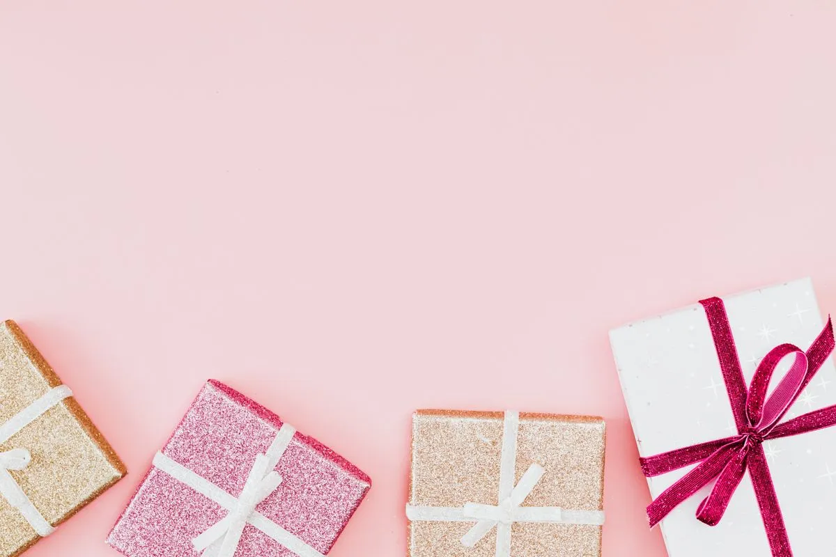Free Gift Wrapping Over £40 - demo - image 2