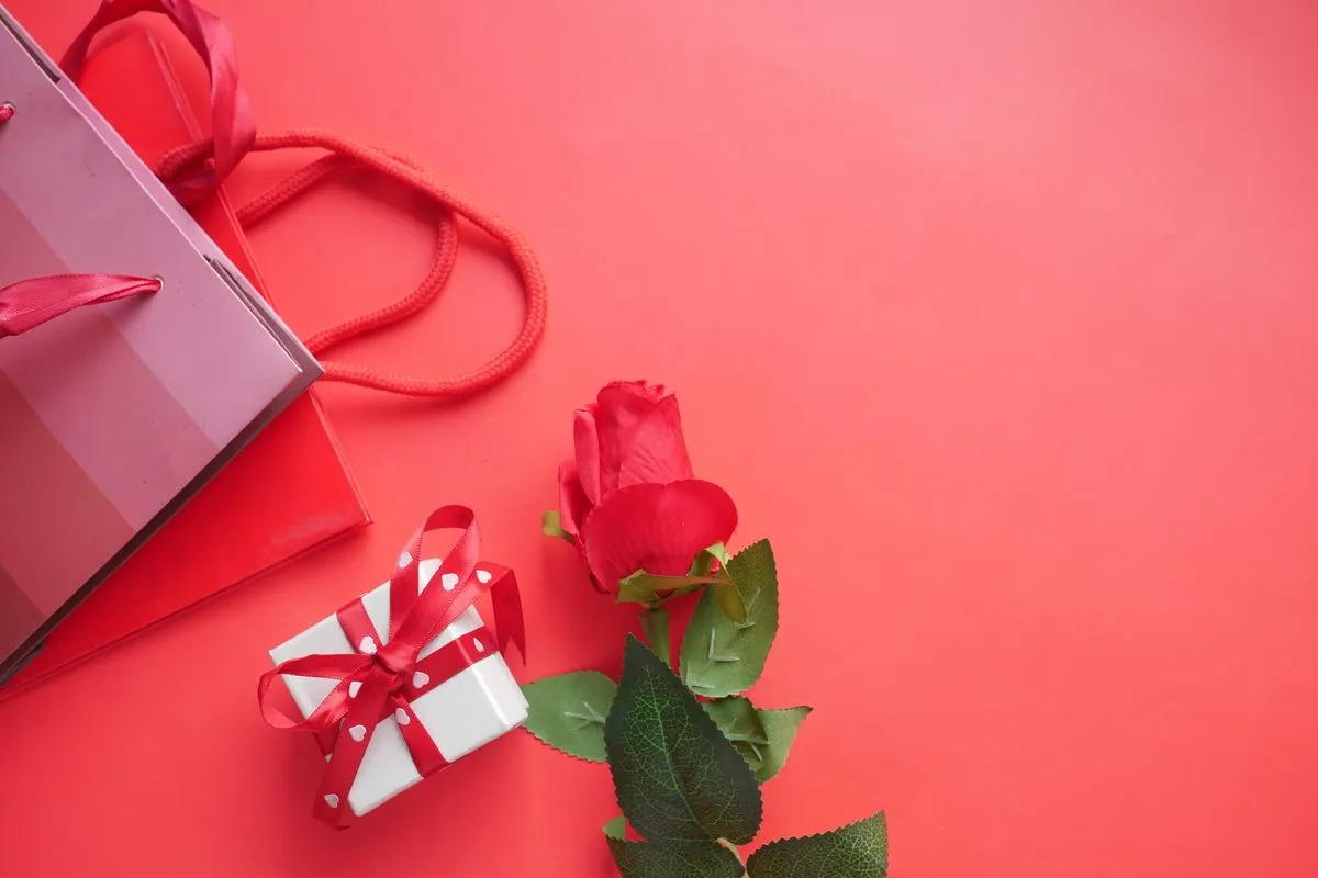Free Gift Wrapping Over £40 - demo - image 4